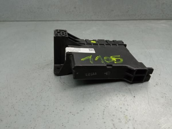 Módulo confort TOYOTA Yaris (_P13_)