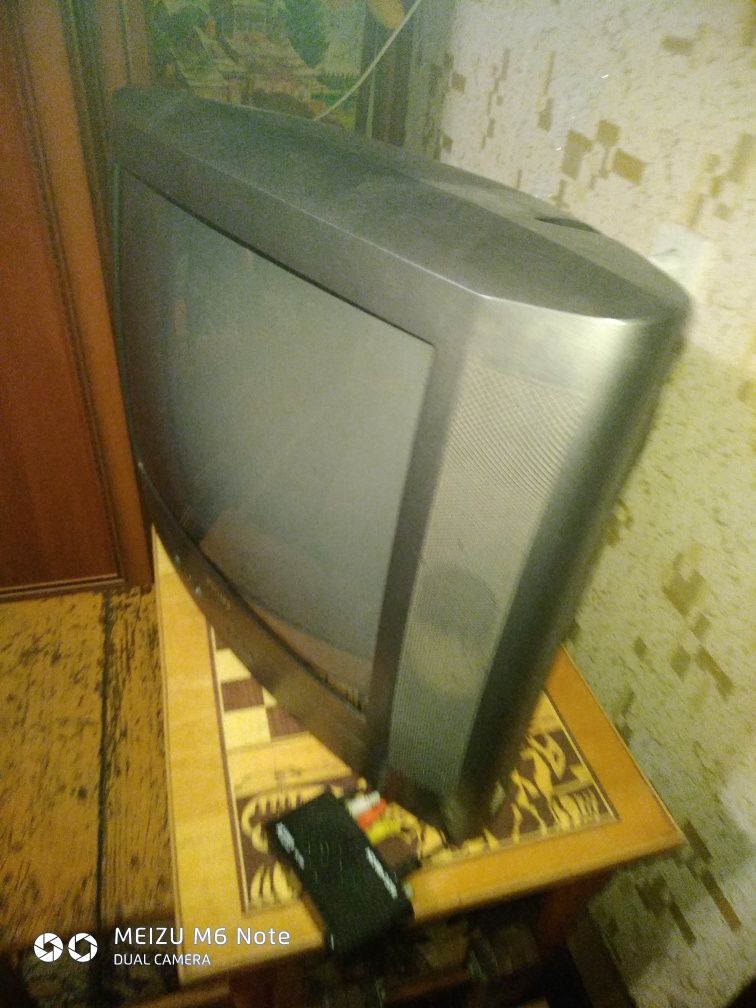 Отличный телевизор Philips.  3000грн