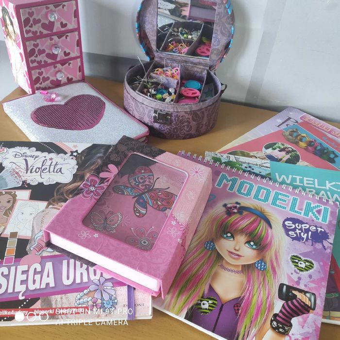 Zestaw koralików, szkatułka Violetta +4 nowe książeczki +2 pamiętniki