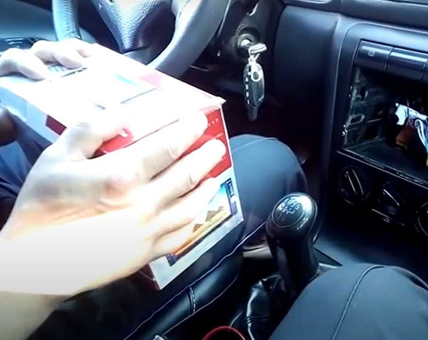 Автомагнітола pioneer 7010  пульт,вихід на сабвуфер,екран сенсорний