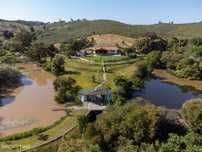 Propriedade Exclusiva com 17 Hectares | Casa T2 em Madeira + Casa Inde