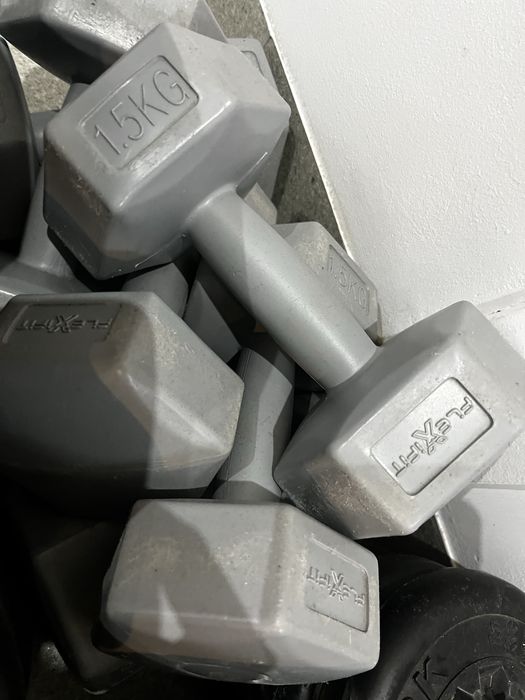 Obciążenie, betonowe talerze, hantelki