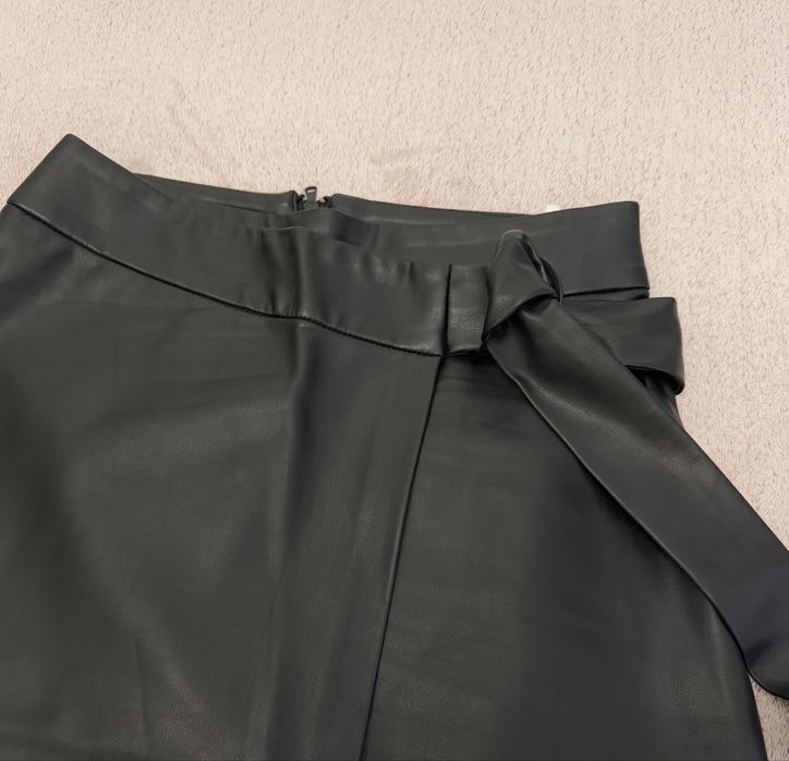 Шкіряна спідниця