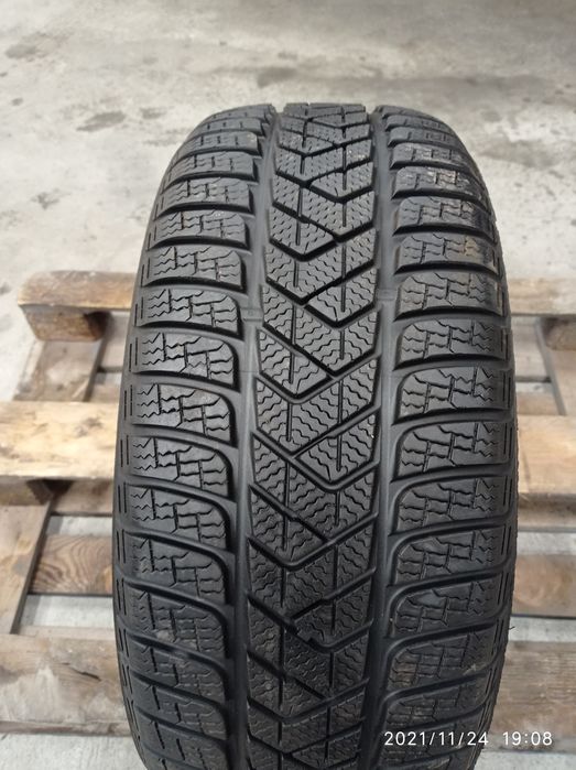 Opona Zimowa Pirelli 205/50R17