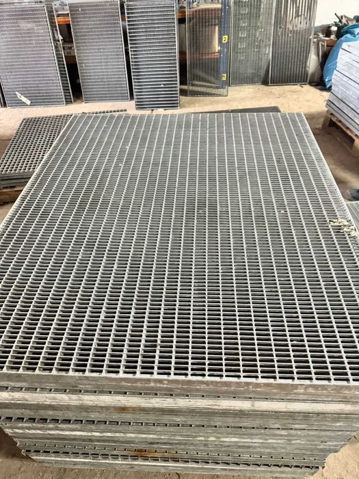 Krata WEMA z rozbiórki regałów magazynowych  Oczka 35x10 wysokość 40mm