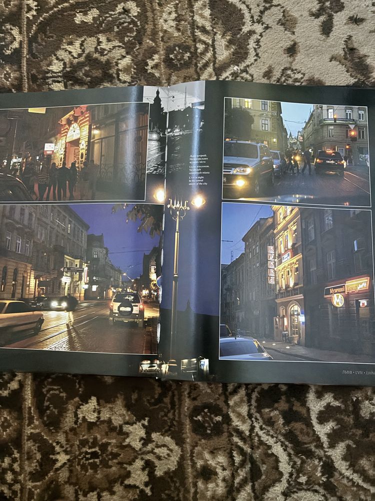 Книга з архітектурою Львова