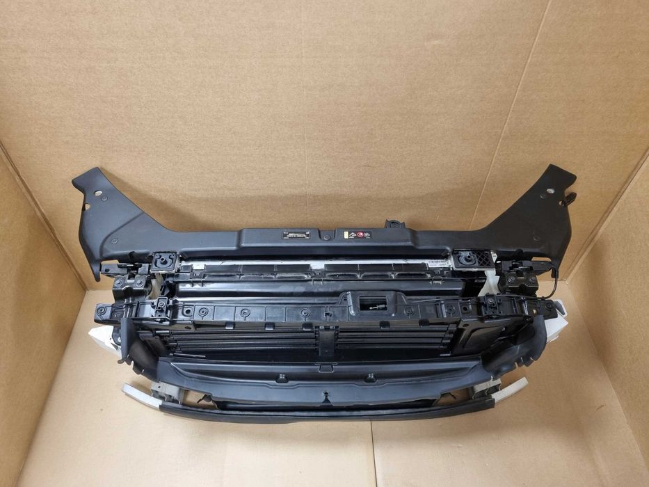 Volvo S60 III Паредня панель, телевізор