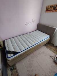 Cama individual com cabeceira