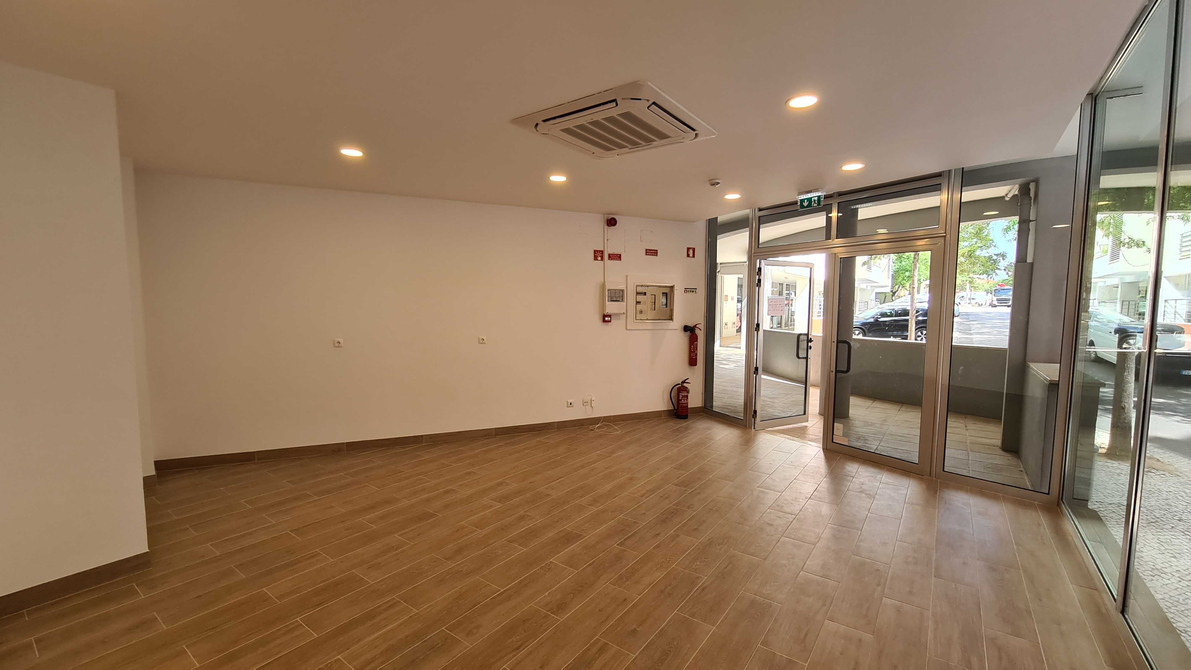 Local comercial - 600m da Praia da Rocha - Portimão