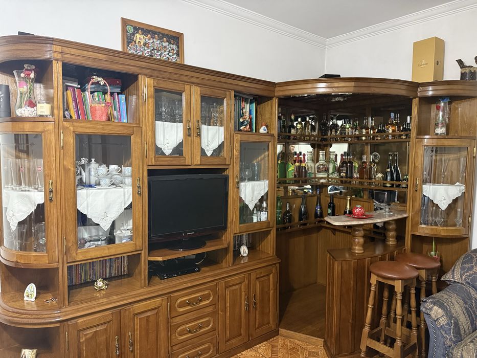 Móvel Sala, sofás e mesa com cadeiras