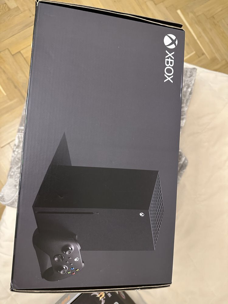 XBox series X + другий геймпад + зарядна станція ( є FIFA24, UFC5 )