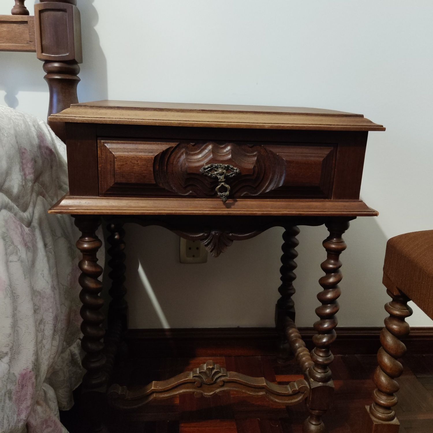 Vendo conjunto cama+móveis