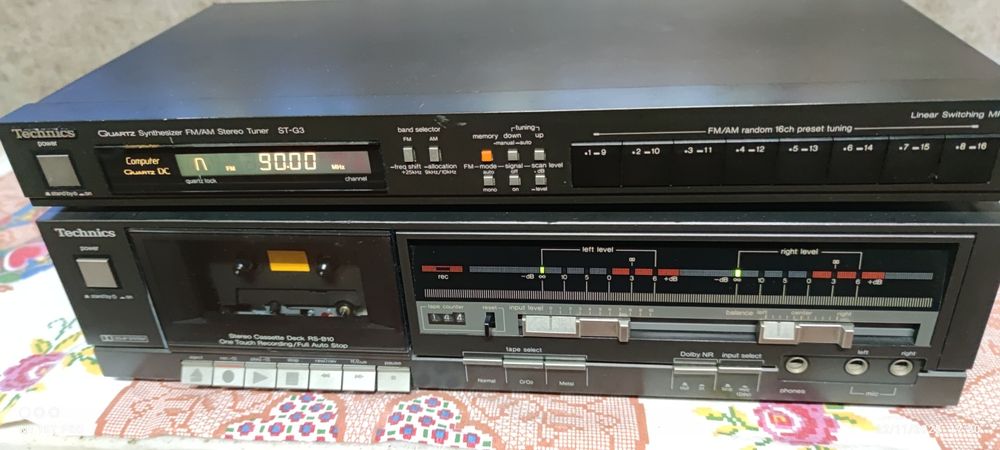Dek cassetes e radio digital vintage a funcionar bem.