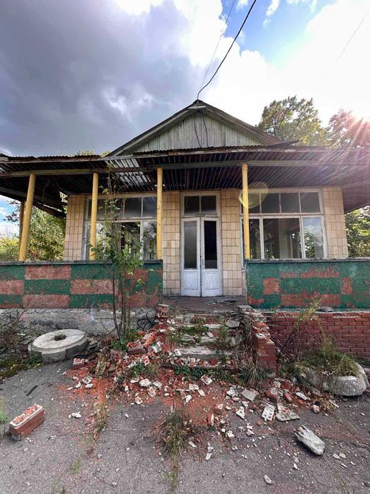 Продам бывший детский лагерь в центре пгт. Высокий