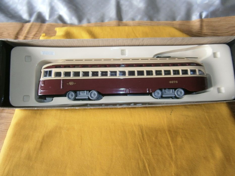 (41)- troleibus Corgi Toys em metal c/C28cm novo c/ caixa original