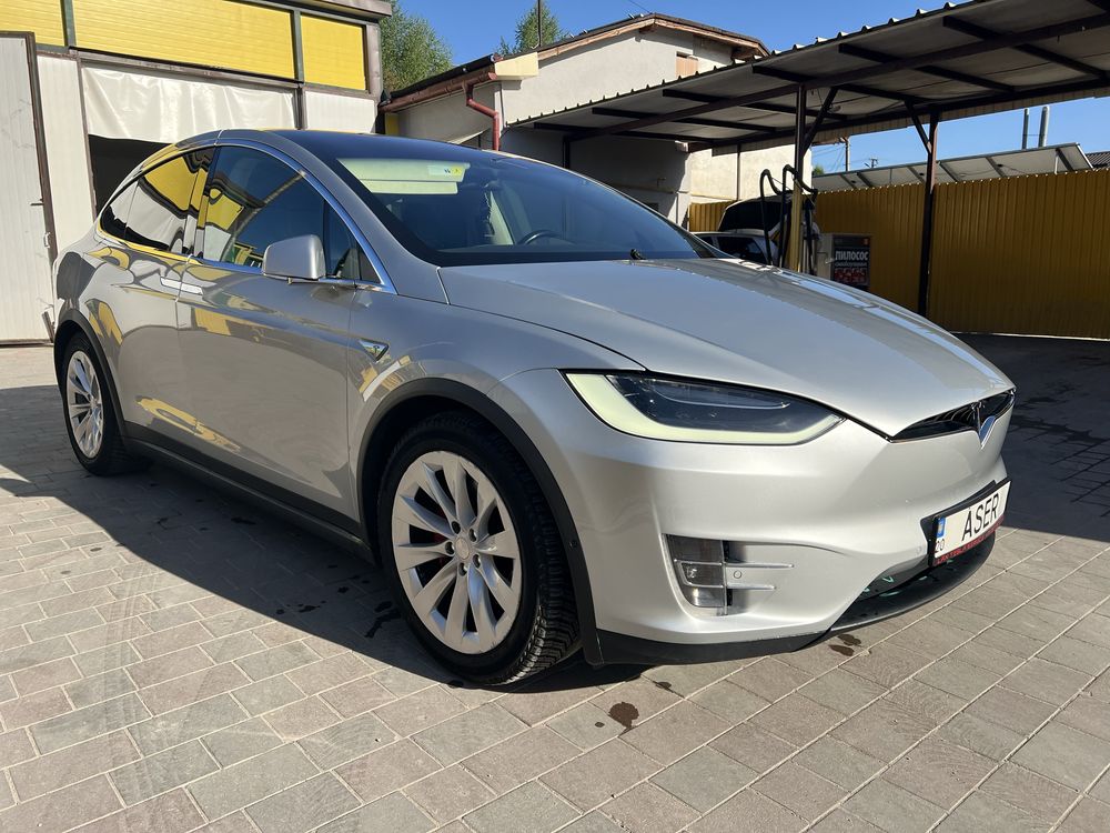 Tesla Model X P90D