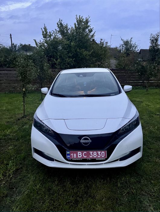 Nissan leaf 2023р.