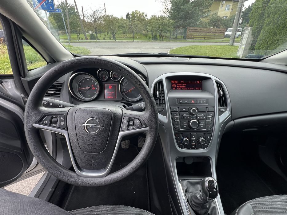 Opel Astra 1.4Turbo Sedan*2016r*KLIMA*elektyka*139 000km przebiegu*