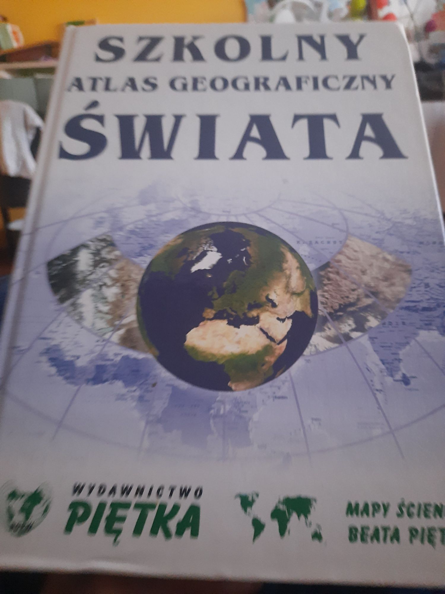 Atlas geograficzny szkolny świata