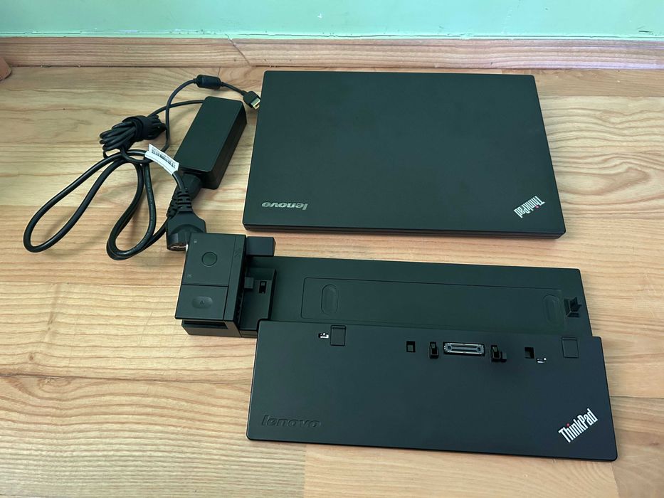 Laptop Lenovo ThinkPad X240, i5, SSD 250GB, 8GB RAM ,2 baterie, stacja