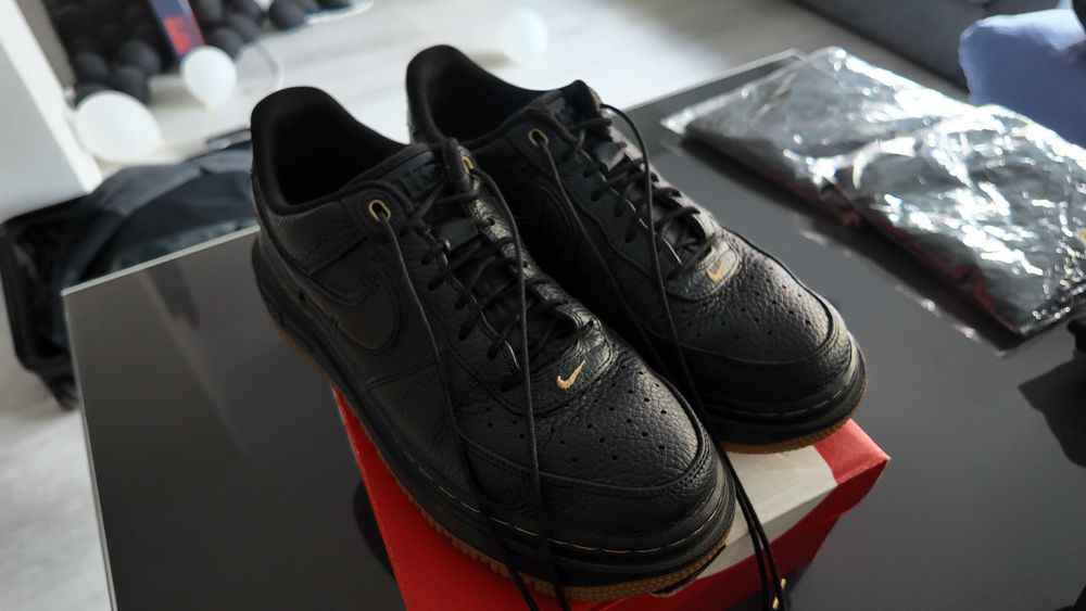 NIKE Air Force 1 Luxe rozmiar 42.5