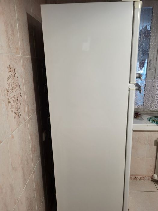 Продам двокамерний холодильник Whirlpool ARC 4020 No Frost