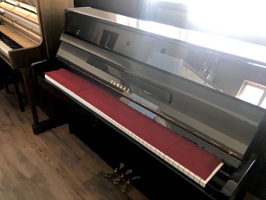 Pianino czarne yamaha C110 jak nowe