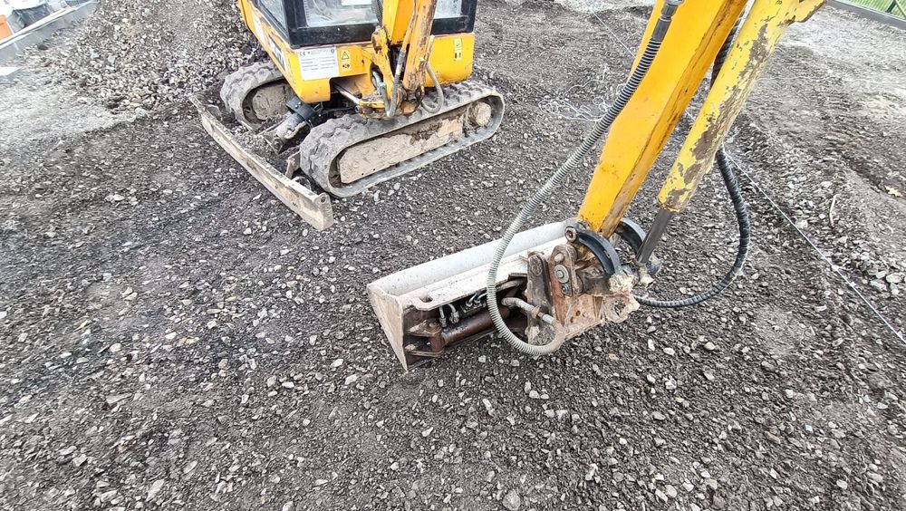 Minikoparka JCB 8018