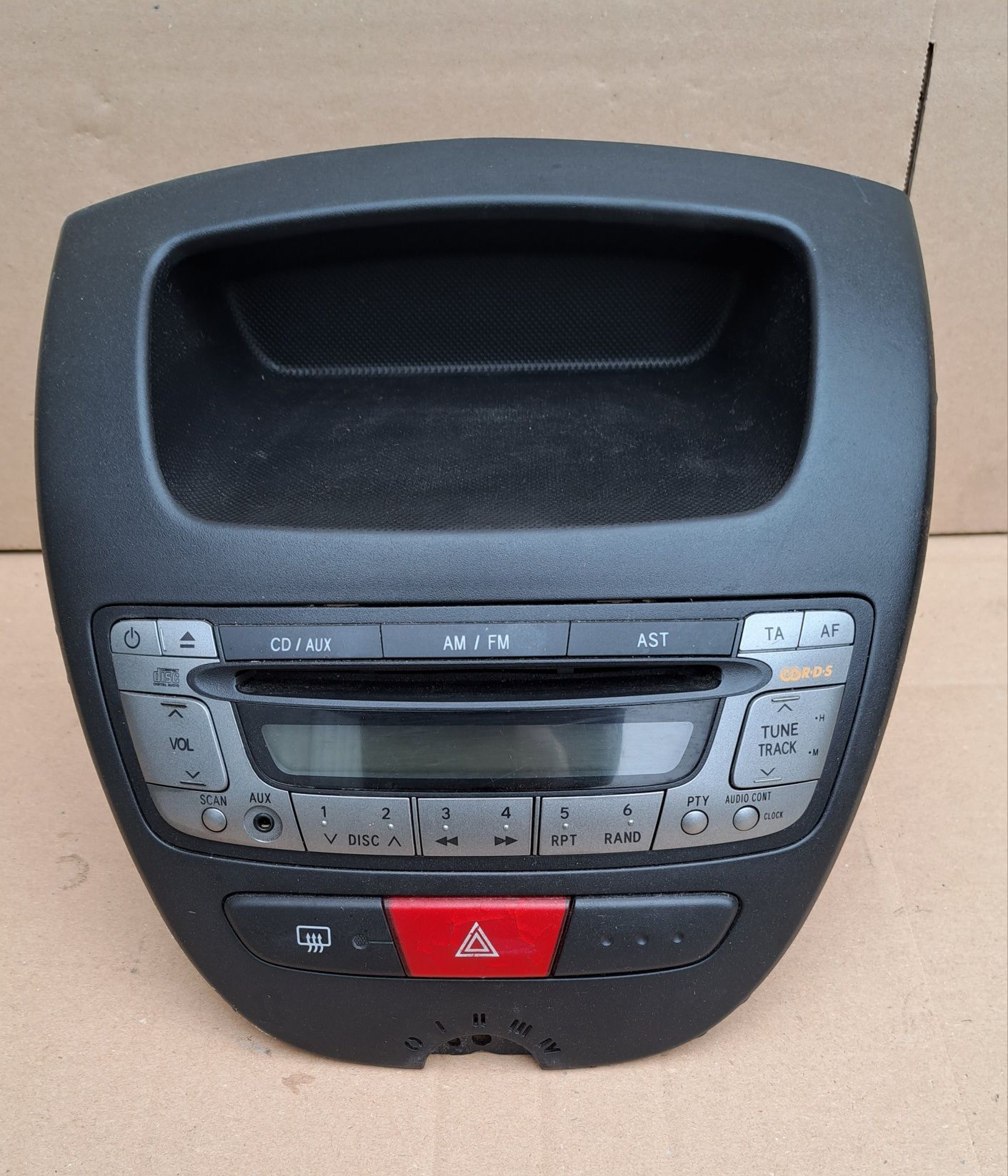 Citroen C1 Peugeot 107 Aygo Radio ramka komplet