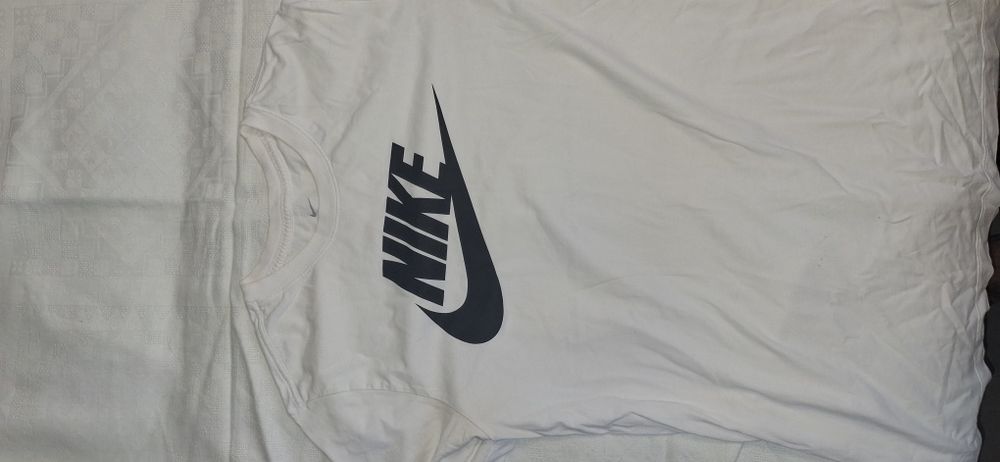 Футболка the nike tee