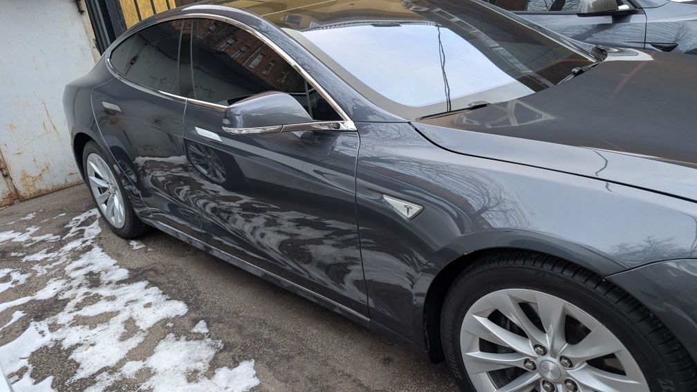Tesla s rest 2016