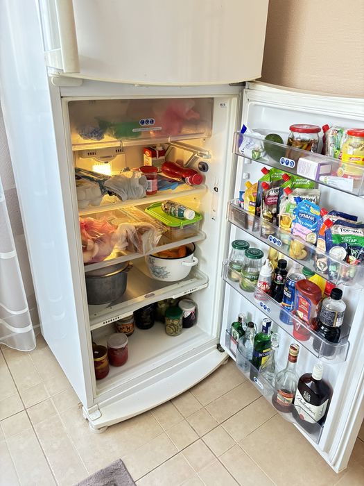 Продається холодильни Whirlpool