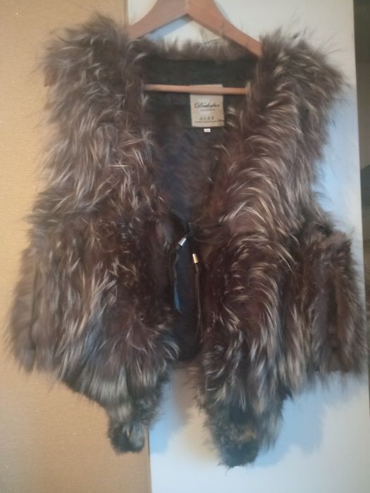 Продам жилетку женскую меховую.