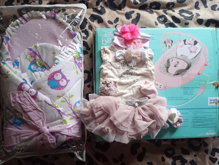 Dla dziewczynki fotelik Bujaczek myszka minie rożek ubranko