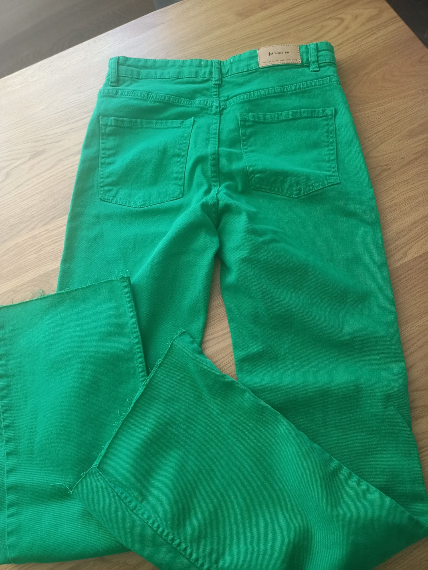 Spodnie jeansowe zielone Stradivarius rozmiar 38