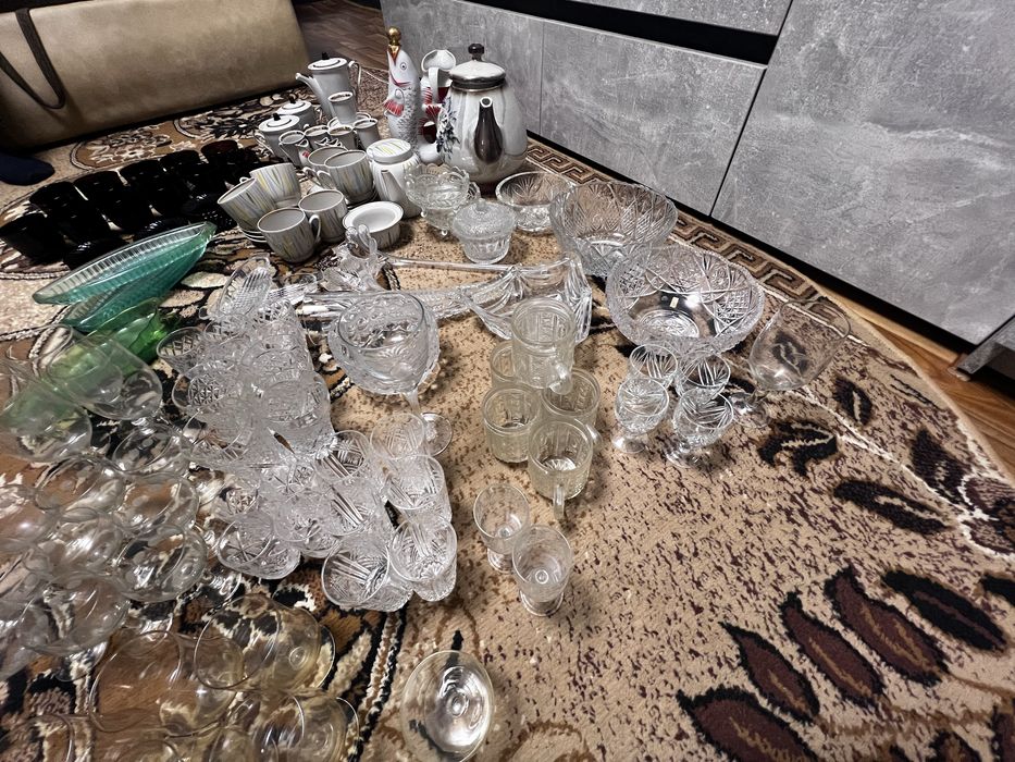 Продам хрусталь,кофейные и чайные сервизы