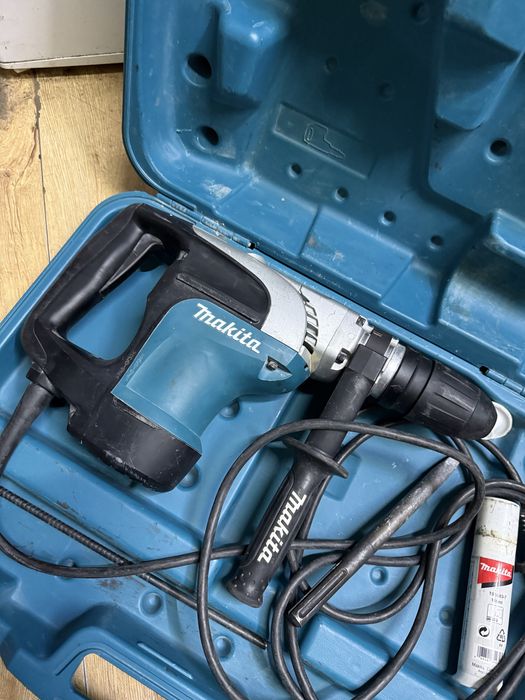 Перфоратор Makita HR4002