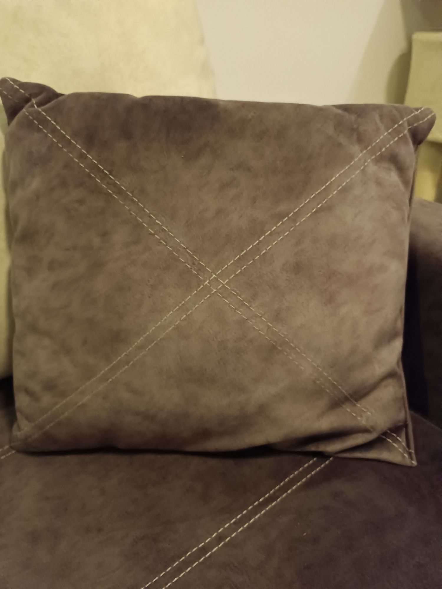 Jasno fioletowa sofa