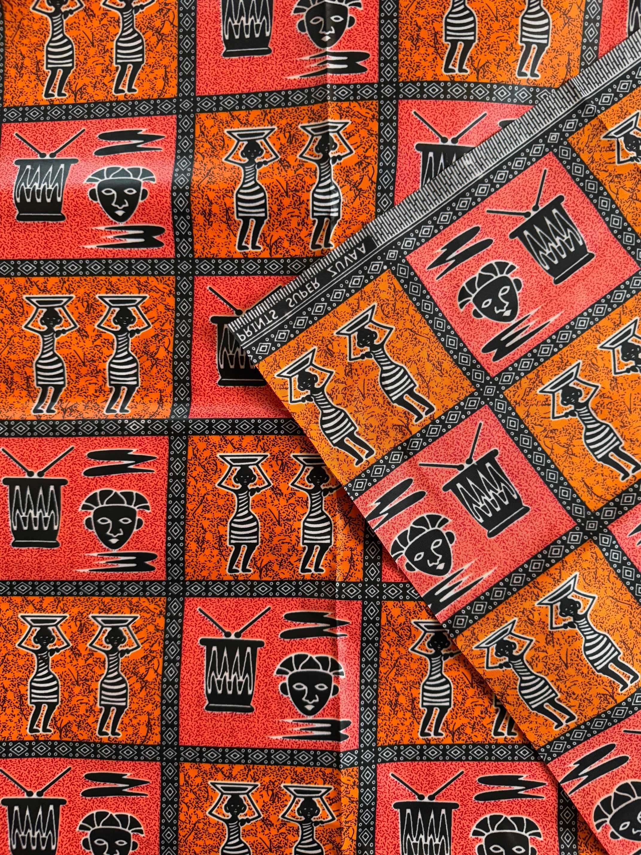 Batik w afrykańskie wzory przywieziony z Wybrzeża Kości Słoniowej