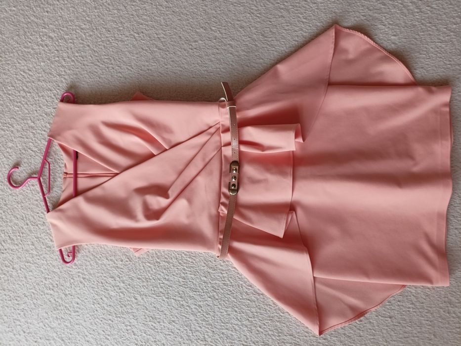 Sukienka z baskinką r. 38