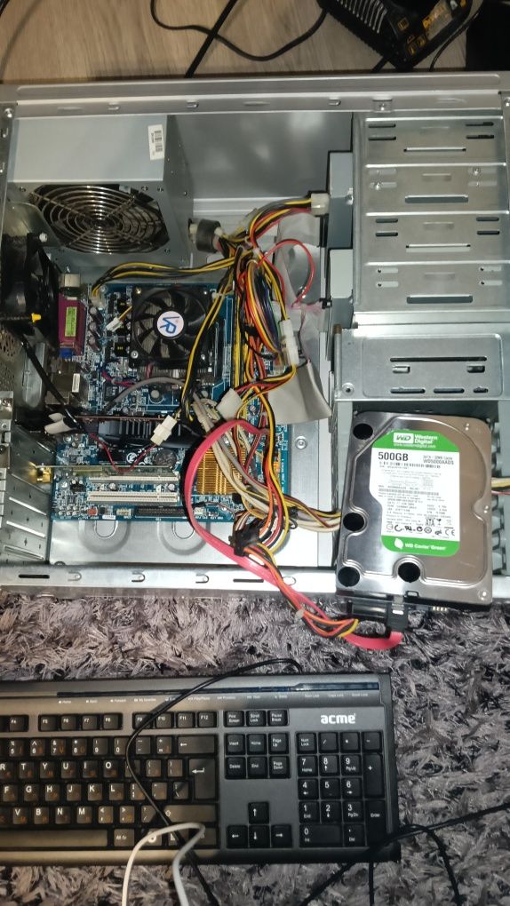 Komputer z monitorem