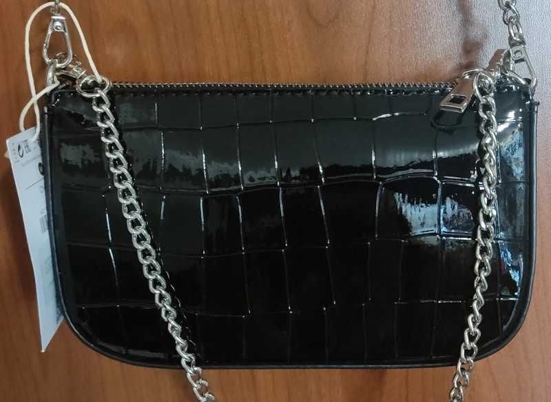 Bershka czarna torebka croc