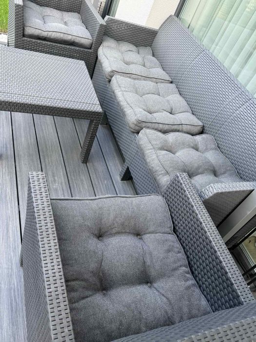 Zestaw mebli ratanowych – sofa, 2 fotele, stolik + poduszki