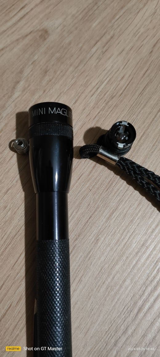 Mała latarka mini maglite