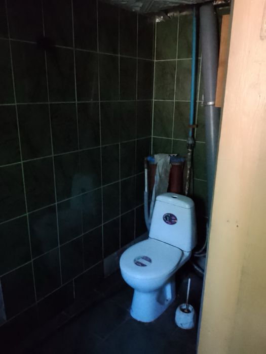 Продаж житлового будинку з великою ділянкою у центрі Куликова!