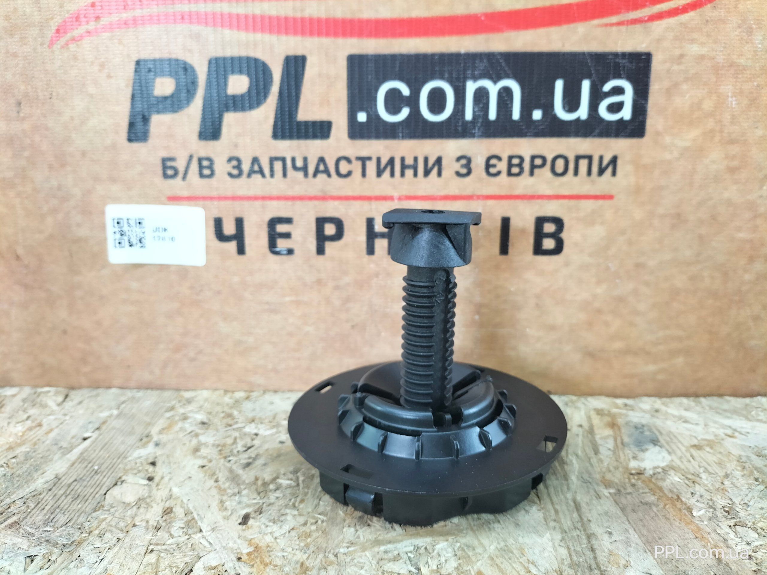 Opel Corsa F 19- C3 308 болт запасного колеса 9816031680 / 9816990180