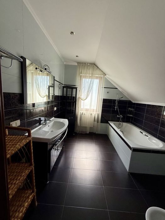 Продаж будинку Чайки/302м2/газ/цоколь/сауна/Борщагівка/5 км від Києва