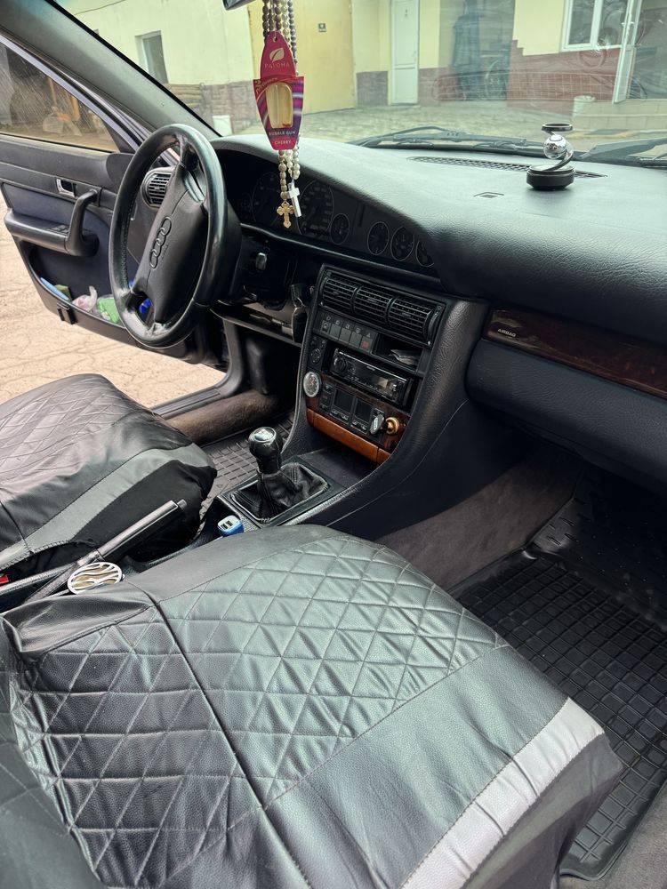 Автомобіль audi a4