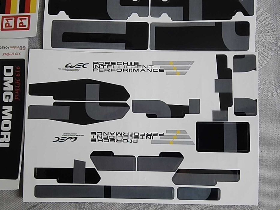 Cada C61016 Porsche 919 hybrid naklejki z oryginalnymi emblematami