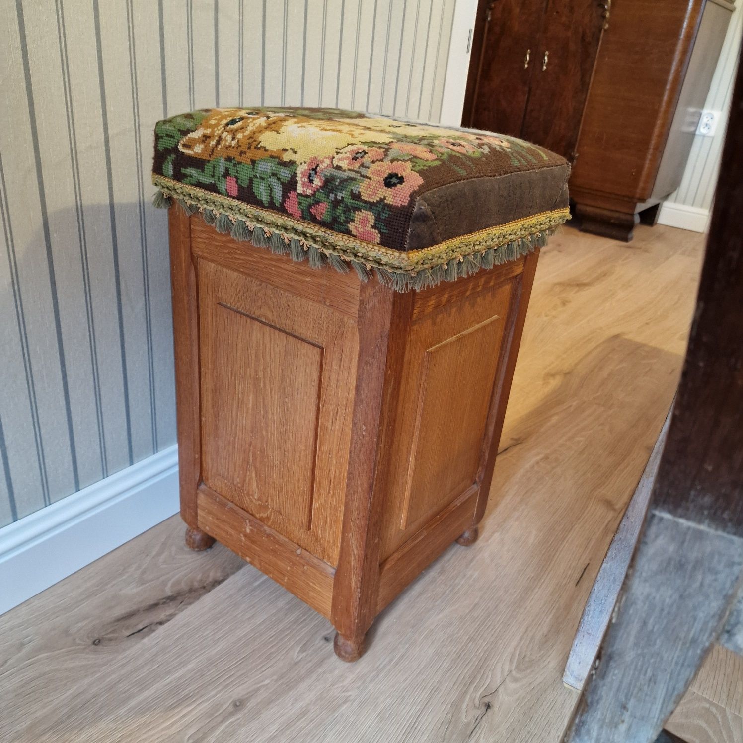 Taboret taborecik otwierany, retro